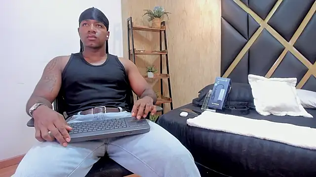 Snapshot of LuccianoDaytona chatting on 02-23-26, 08:06 LuccianoDaytona online show from 02-23-26, 08:06