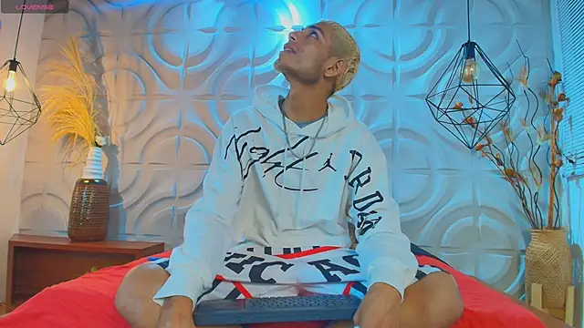 ItsZairen online show from 03-26-26, 03:23