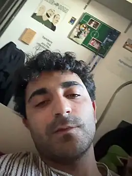 Snapshot of elia2711 chatting on 02-11-26, 04:01 elia2711 online show from 02-11-26, 04:01