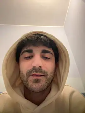 Snapshot of elia2711 chatting on 02-13-26, 05:31 elia2711 online show from 02-13-26, 05:31