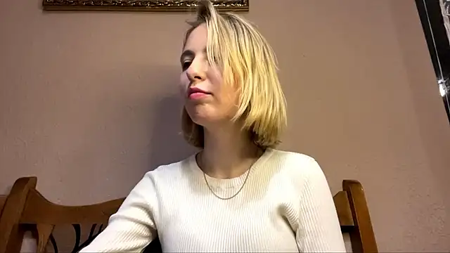 Snapshot of CharmingBlonde chatting on 02-10-26, 06:12 CharmingBlonde online show from 02-10-26, 06:12