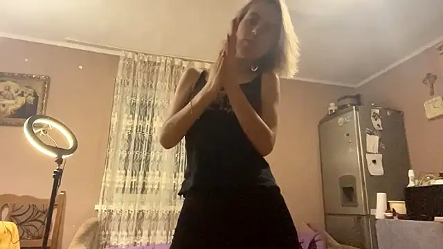 Snapshot of CharmingBlonde chatting on 02-13-26, 08:16 CharmingBlonde online show from 02-13-26, 08:16