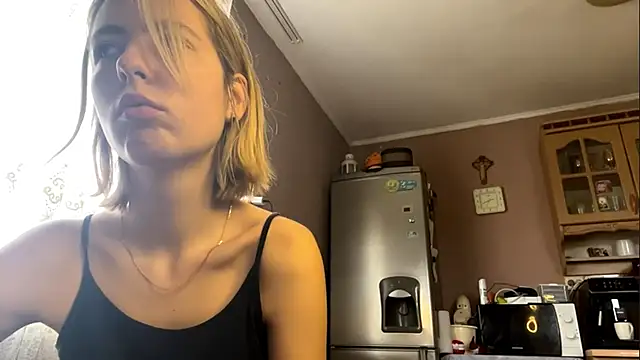 Snapshot of CharmingBlonde chatting on 02-14-26, 11:40 CharmingBlonde online show from 02-14-26, 11:40