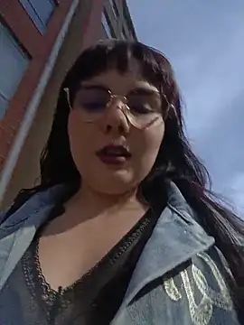 Snapshot of Yulska chatting on 02-28-26, 11:17 Yulska online show from 02-28-26, 11:17