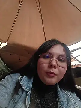 Snapshot of Yulska chatting on 05-06-26, 10:37 Yulska online show from 05-06-26, 10:37