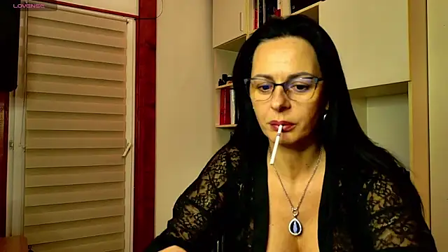 Snapshot of MiriamDelyn chatting on 02-28-26, 06:09 MiriamDelyn online show from 02-28-26, 06:09