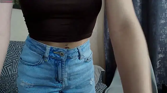 Erinn Sky online show from 03-06-26, 06:15