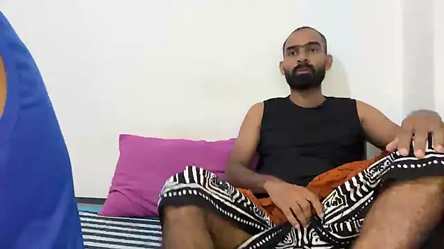 Snapshot of DesiDaddyandSon chatting on 06-04-26, 02:50 DesiDaddyandSon online show from 06-04-26, 02:50