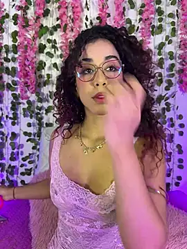 Woo isDaphne online show from 02-20-26, 11:05