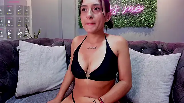 Snapshot of danielebeck chatting on 02-24-26, 07:45 danielebeck online show from 02-24-26, 07:45