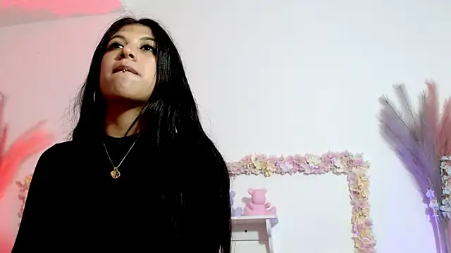 Snapshot of sharlotaustral18 chatting on 02-14-26, 01:13 sharlotaustral18 online show from 02-14-26, 01:13