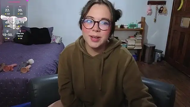 Snapshot of Sofie_Morris chatting on 07-19-26, 05:44 Sofie Morris online show from 07-19-26, 05:44