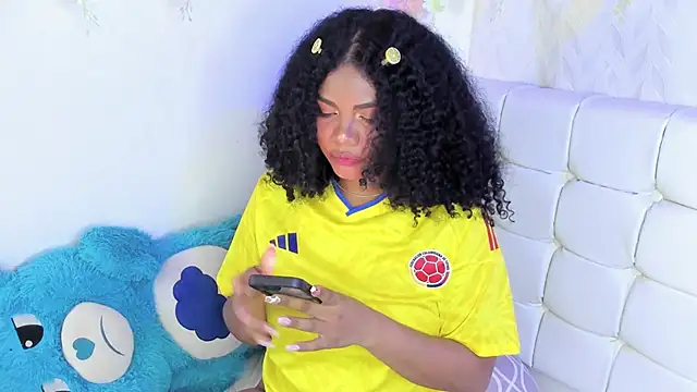 Snapshot of Angel_Belll chatting on 06-18-26, 12:55 Angel Belll online show from 06-18-26, 12:55