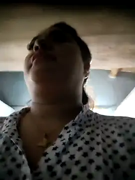 Snapshot of tania_queen chatting on 02-19-26, 11:34 tania queen online show from 02-19-26, 11:34