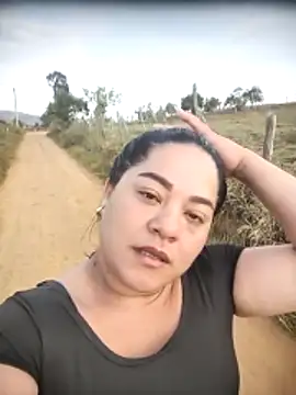 Snapshot of tania_queen chatting on 03-03-26, 12:00 tania queen online show from 03-03-26, 12:00