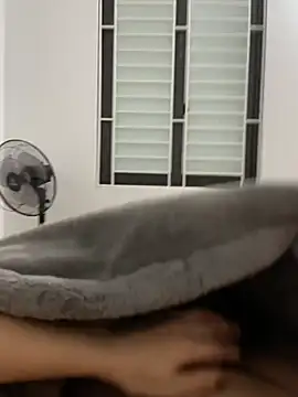 Snapshot of huyenzz chatting on 02-19-26, 02:57 huyenzz online show from 02-19-26, 02:57