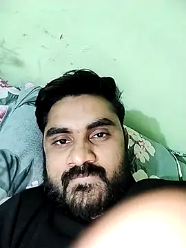 Snapshot of loyalboy_0052 chatting on 04-12-26, 06:57 loyalboy 0052 online show from 04-12-26, 06:57