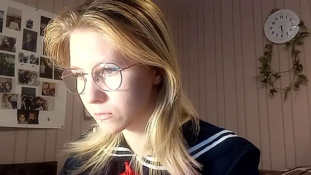 Snapshot of RunawayBr1de chatting on 02-17-26, 02:24 RunawayBr1de online show from 02-17-26, 02:24