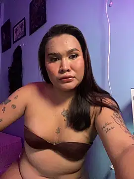 Snapshot of hollynicole chatting on 06-18-26, 08:36 hollynicole online show from 06-18-26, 08:36