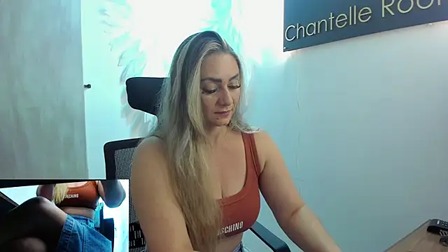 Snapshot of annie_vega17_ chatting on 02-18-26, 09:00 annie vega17 online show from 02-18-26, 09:00