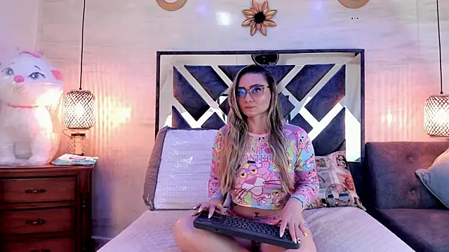 Snapshot of annie_vega17_ chatting on 04-19-26, 01:27 annie vega17 online show from 04-19-26, 01:27