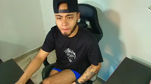 Snapshot of Xanderstone00 chatting on 02-24-26, 05:00 Xanderstone00 online show from 02-24-26, 05:00