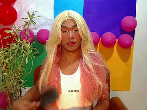 Snapshot of shopiaxox1 chatting on 02-21-26, 04:35 shopiaxox1 online show from 02-21-26, 04:35