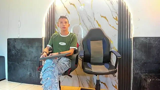 Snapshot of Isaak_26 chatting on 03-11-26, 11:05 Isaak 26 online show from 03-11-26, 11:05