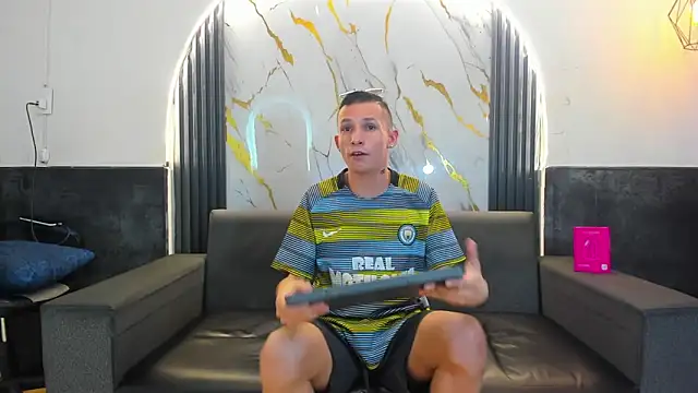 Snapshot of Isaak_26 chatting on 03-23-26, 04:44 Isaak 26 online show from 03-23-26, 04:44