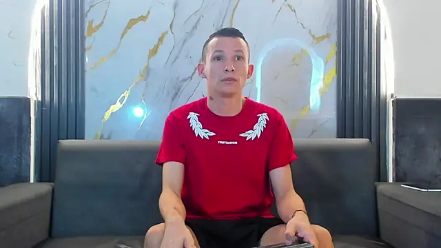 Snapshot of Isaak_26 chatting on 04-13-26, 11:05 Isaak 26 online show from 04-13-26, 11:05