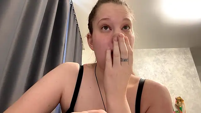 Snapshot of Lunexia_Kysstoria chatting on 02-23-26, 04:21 Lunexia Kysstoria online show from 02-23-26, 04:21