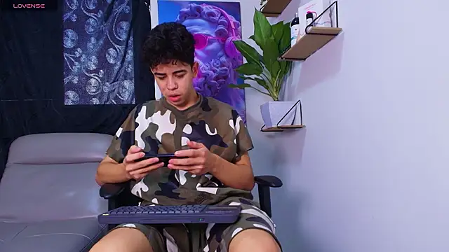 Snapshot of Gael_moon_ chatting on 02-17-26, 08:59 Gael moon online show from 02-17-26, 08:59