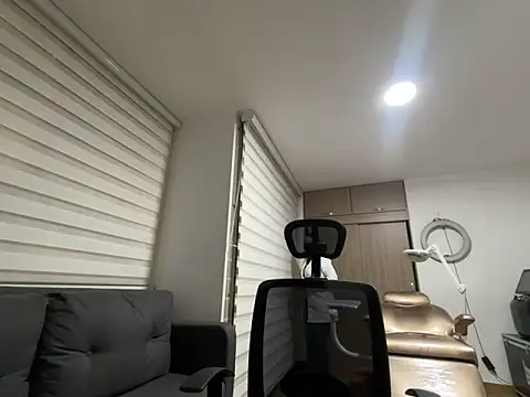 Snapshot of Encantadora_Eva chatting on 02-14-26, 01:35 Encantadora Eva online show from 02-14-26, 01:35