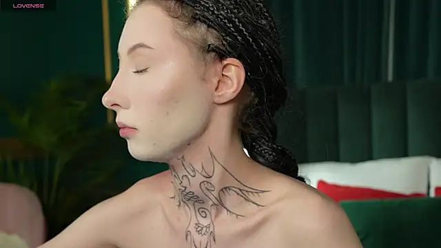 Snapshot of roxy_morrison_x chatting on 07-05-26, 03:34 roxy morrison x online show from 07-05-26, 03:34