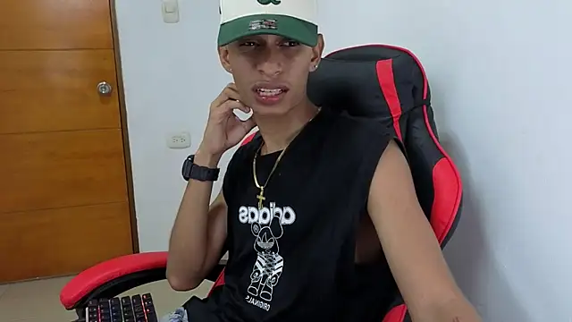 Snapshot of Niklausxxx chatting on 02-26-26, 07:18 Niklausxxx online show from 02-26-26, 07:18