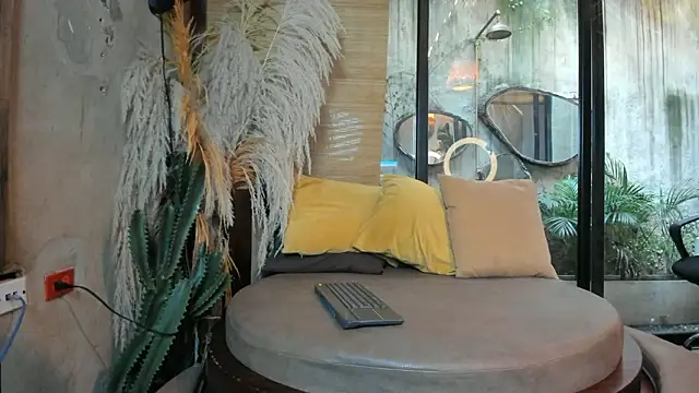 Snapshot of sophieBlair_ chatting on 02-26-26, 07:13 sophieBlair online show from 02-26-26, 07:13