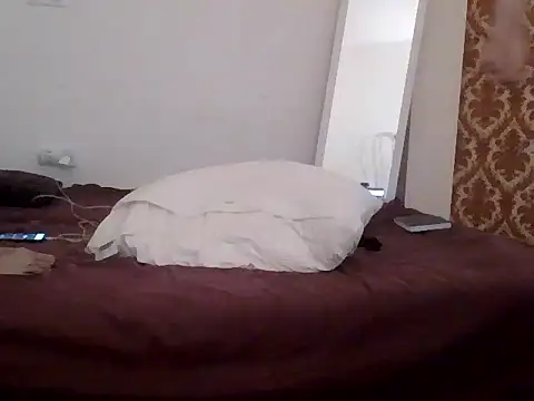 Snapshot of Mickredge chatting on 02-09-26, 12:09 Mickredge online show from 02-09-26, 12:09