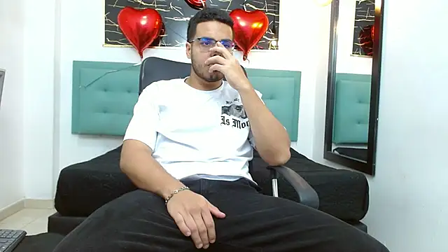 Snapshot of Trevor_Ash chatting on 02-21-26, 03:29 Trevor Ash online show from 02-21-26, 03:29