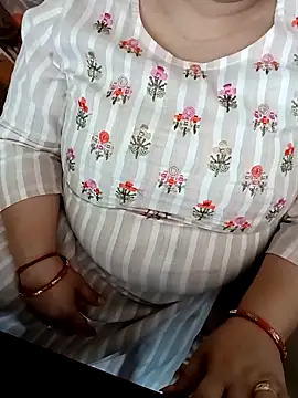 Snapshot of Simran_008 chatting on 04-08-26, 06:13 Simran 008 online show from 04-08-26, 06:13