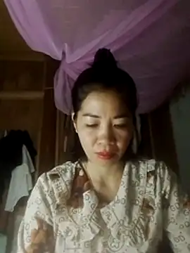 Snapshot of -Lundy- chatting on 02-12-26, 02:06 -Lundy- online show from 02-12-26, 02:06