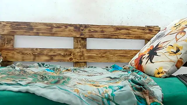 Snapshot of elfaty chatting on 04-10-26, 04:23 elfaty online show from 04-10-26, 04:23