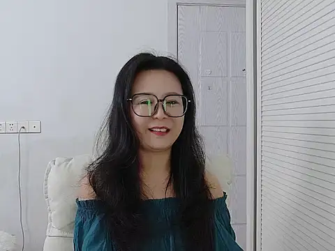 Snapshot of yunchui0101 chatting on 02-11-26, 06:51 yunchui0101 online show from 02-11-26, 06:51