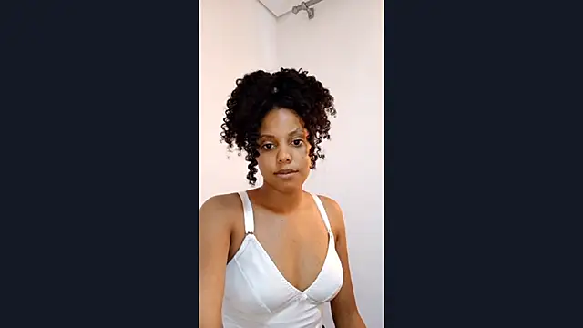 Snapshot of EsterSantopietro chatting on 02-15-26, 01:41 EsterSantopietro online show from 02-15-26, 01:41