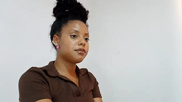 Snapshot of EsterSantopietro chatting on 02-19-26, 09:44 EsterSantopietro online show from 02-19-26, 09:44