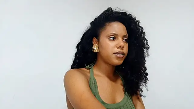 Snapshot of EsterSantopietro chatting on 02-20-26, 09:48 EsterSantopietro online show from 02-20-26, 09:48