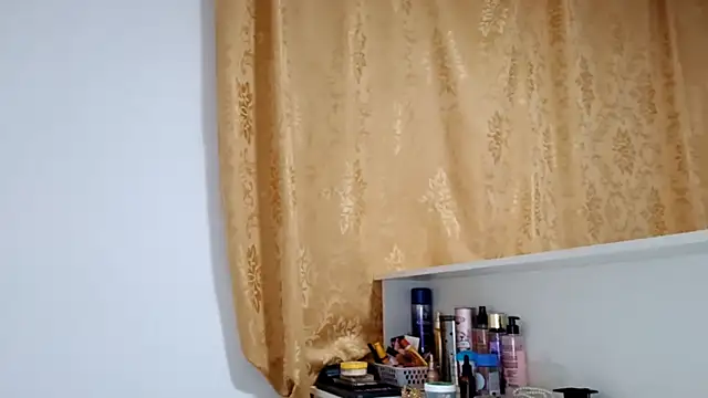 Snapshot of EsterSantopietro chatting on 02-25-26, 10:08 EsterSantopietro online show from 02-25-26, 10:08