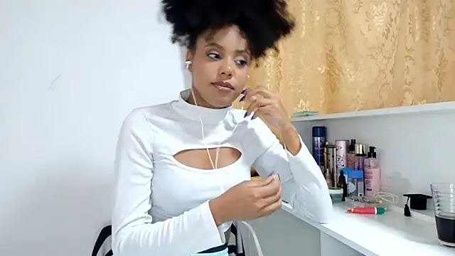 Snapshot of EsterSantopietro chatting on 02-26-26, 10:09 EsterSantopietro online show from 02-26-26, 10:09