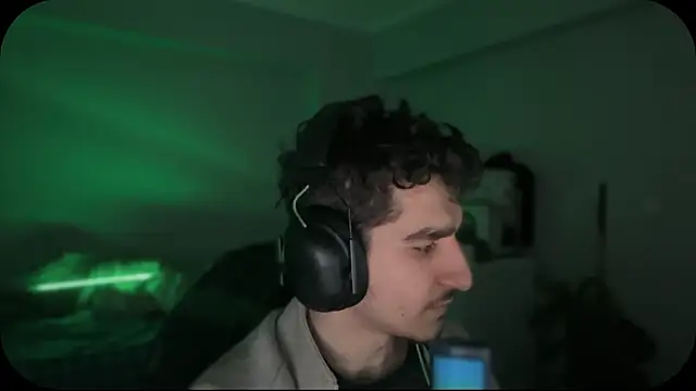 Snapshot of enesbabakral chatting on 02-10-26, 01:43 enesbabakral online show from 02-10-26, 01:43