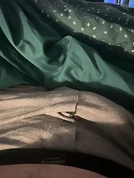 Snapshot of Thomascrtz chatting on 02-14-26, 05:21 Thomascrtz online show from 02-14-26, 05:21