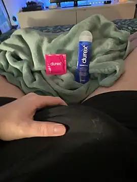 Snapshot of Thomascrtz chatting on 02-18-26, 09:44 Thomascrtz online show from 02-18-26, 09:44